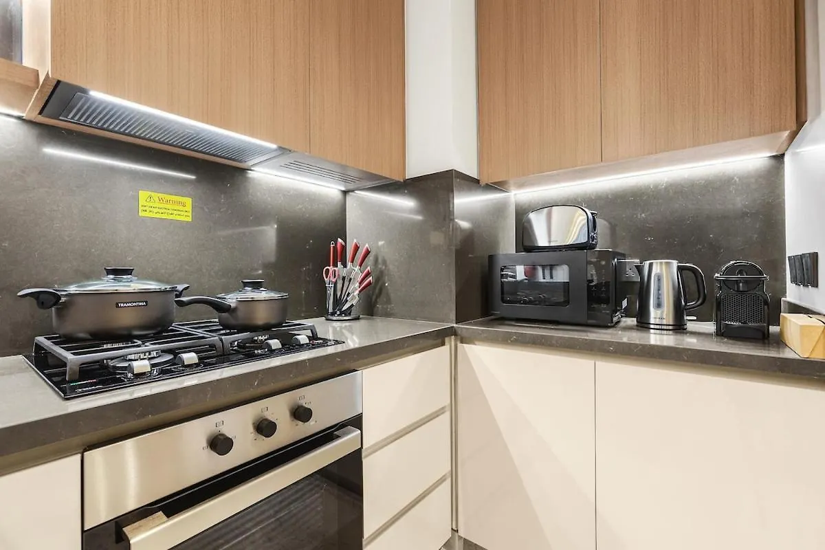 First Class 1Br Unobstructed Burj Views Dubai Apartment